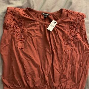 Express Lace Strong Shoulder Cropped Top